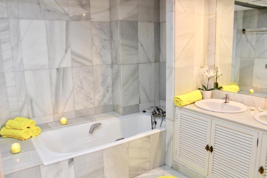 Puerto Banus Beachfront .Gray d´Albion . Amazing location - Hizvo