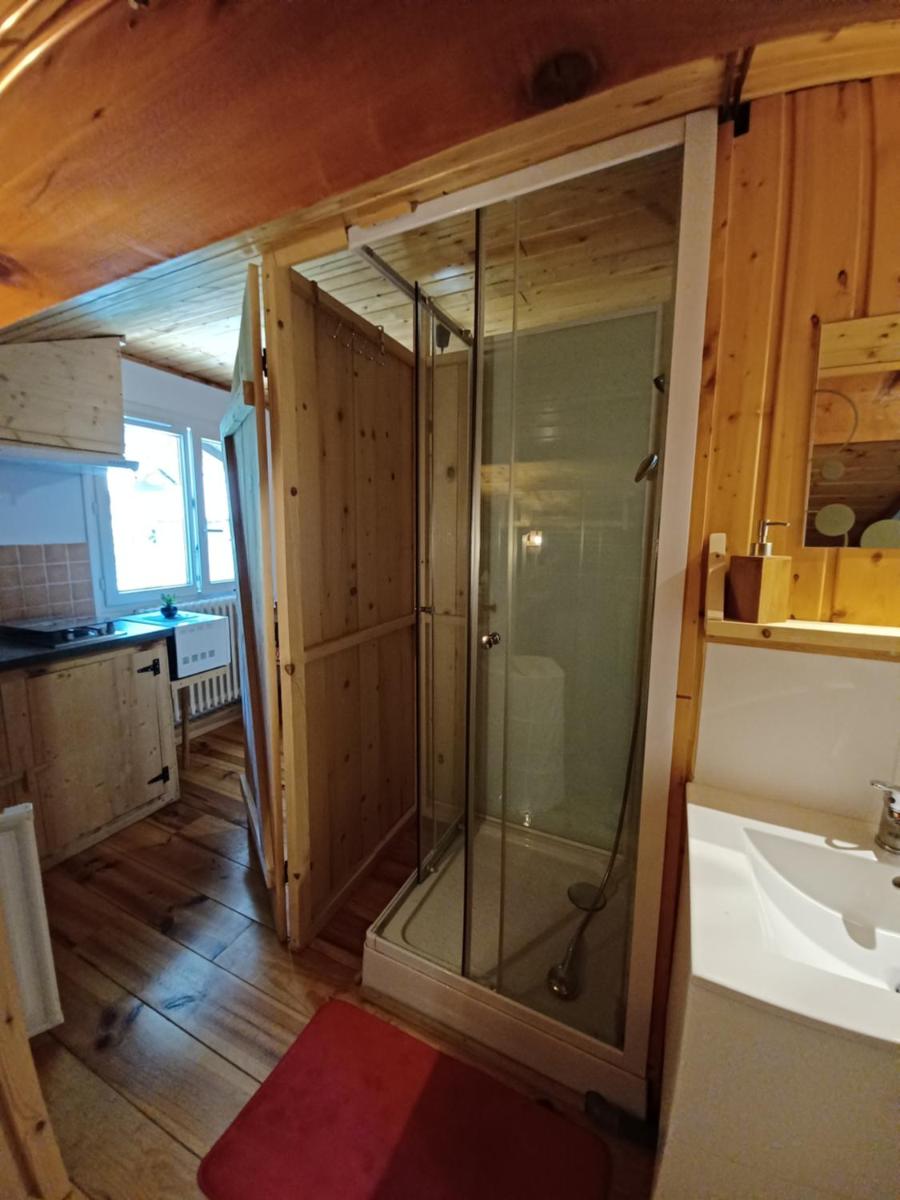 STUDIO L'ISERAN, et GARAGE pour motos et vélos, gare à 800m - Housity