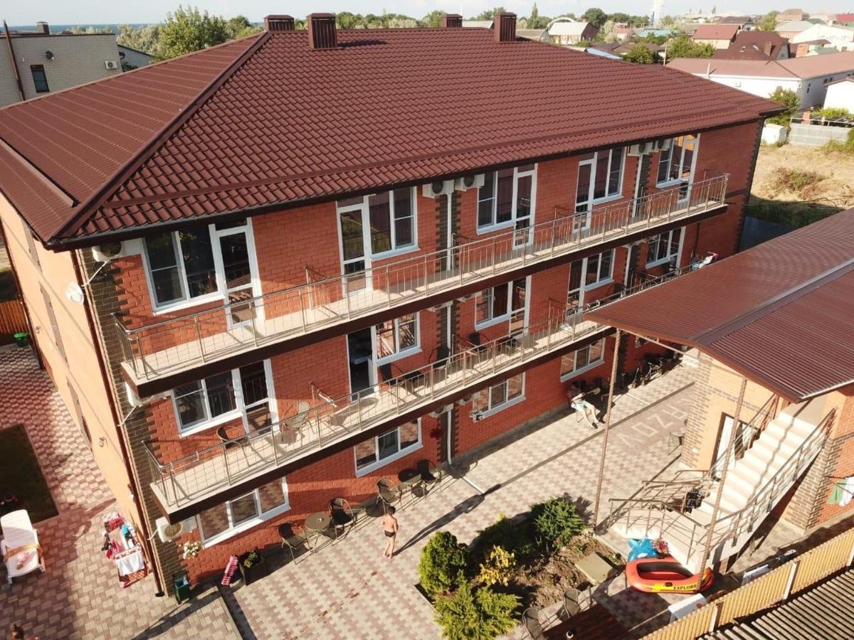 Air Azov - Housity