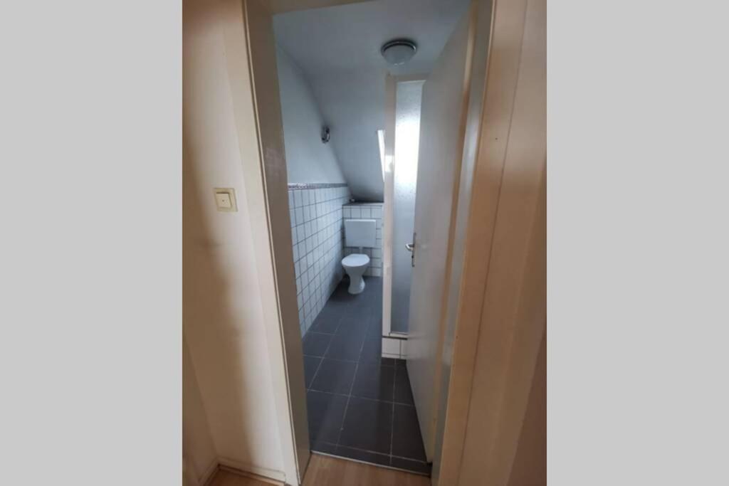 praktische Monteurwohnung im Dachgeschoß 4 Personen - Housity