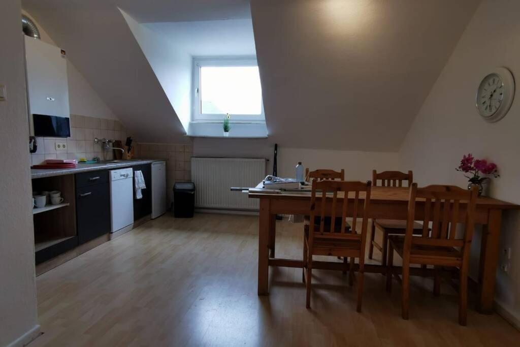 praktische Monteurwohnung im Dachgeschoß 4 Personen - Housity