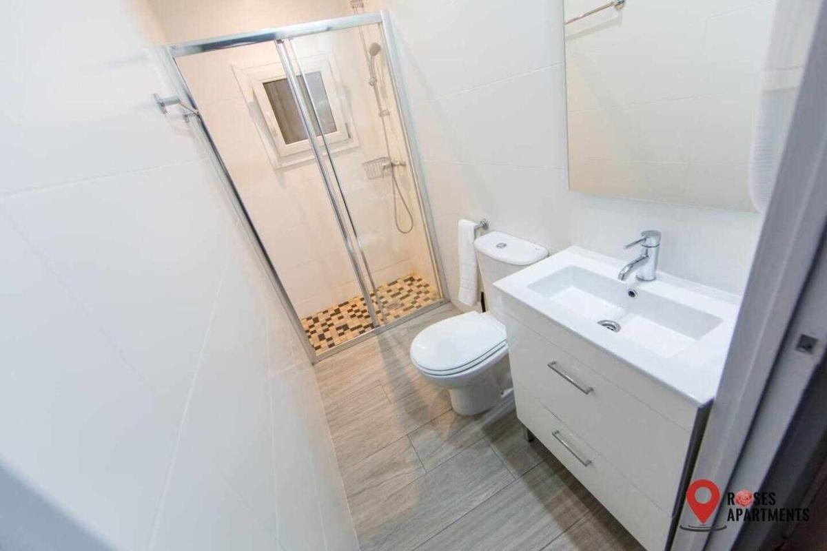Roses Apartments 2 - vista mar lateral 1habitacion - Hizvo