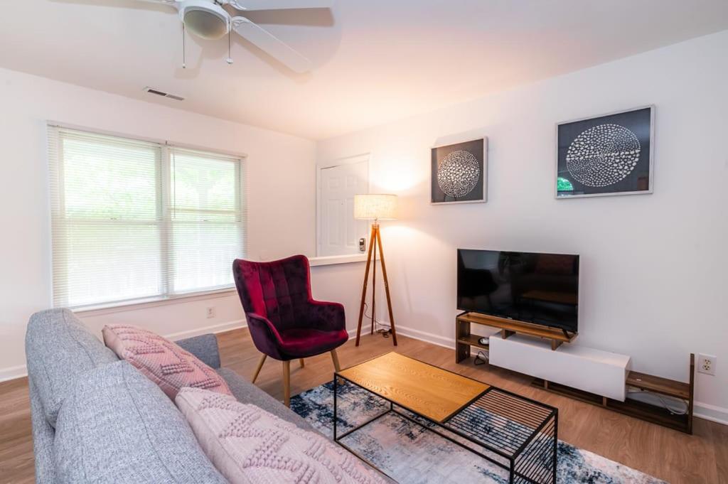 Peaceful Retreat 1BR with Parking - Housity