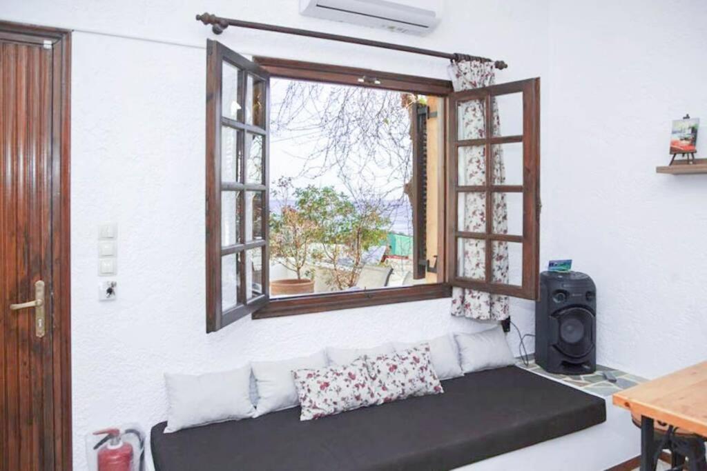 Seaside Family house with playground - El Zachos - Housity