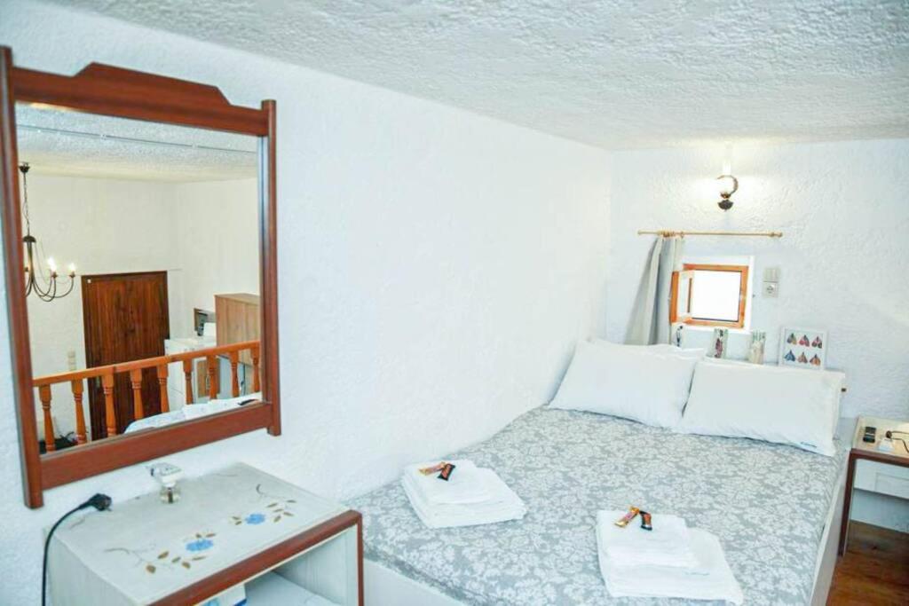 Seaside Family house with playground - El Zachos - Housity