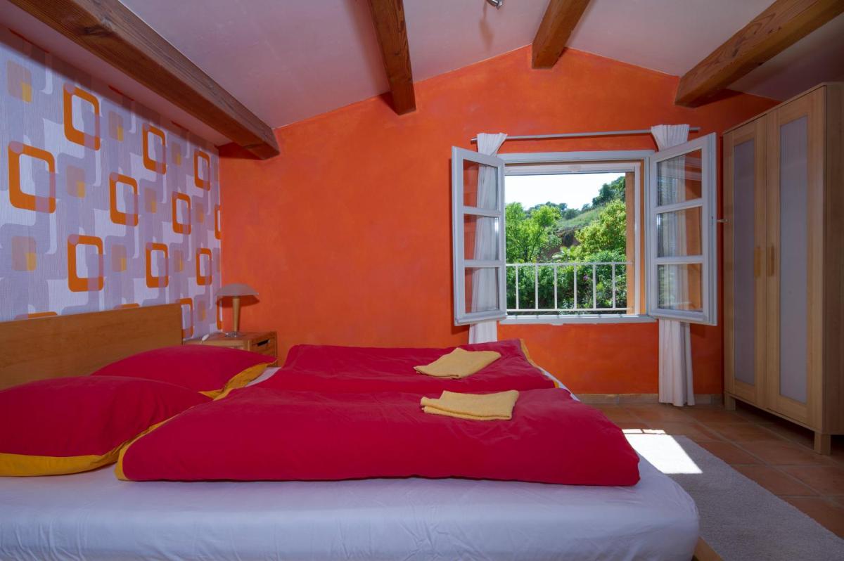 House With Garden And Sea View - Housity