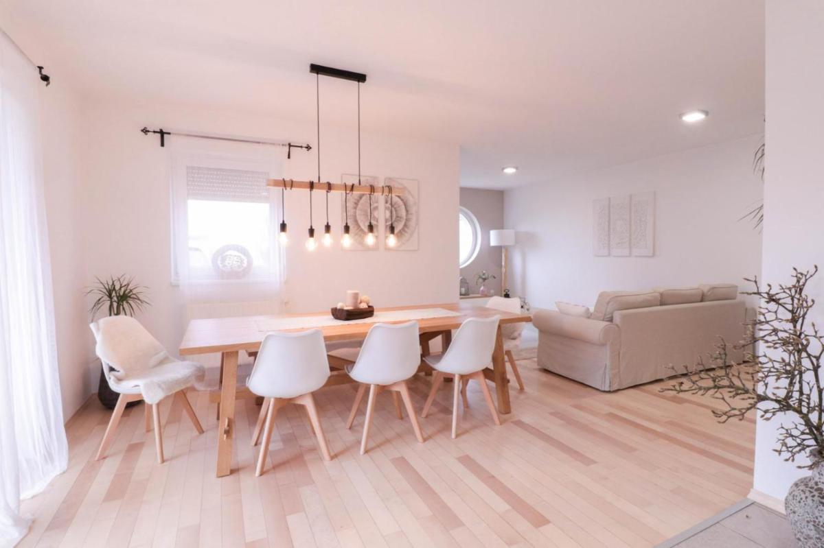 House Eden with Mountain Views - Housity