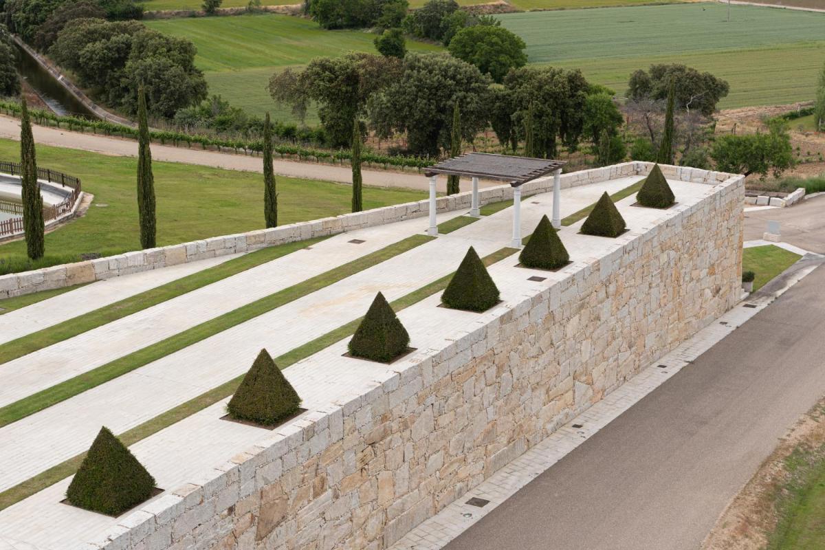 Imagen de la galería de Valbusenda Hotel Bodega & Spa, en Toro