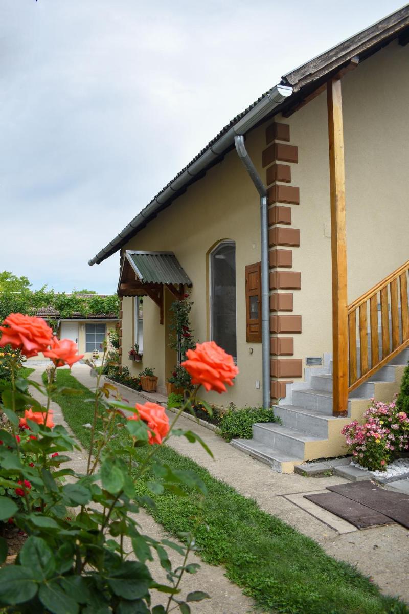 Golden BIS, Subotica - Housity
