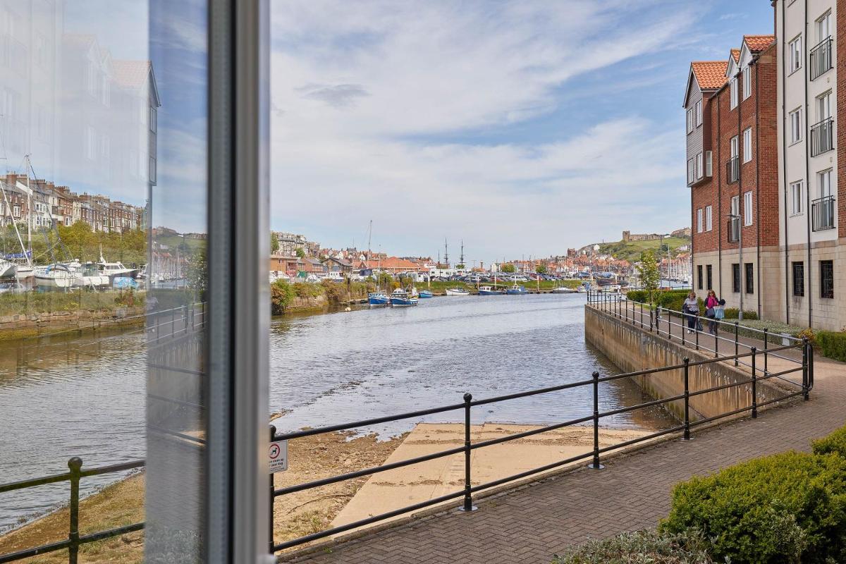 Host & Stay - Freshwater View - Housity
