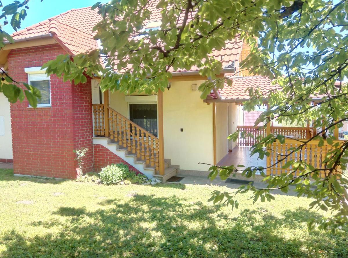 Piroska Apartment - Housity