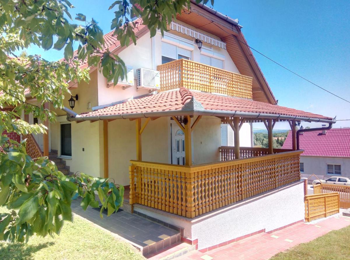 Piroska Apartment - Housity