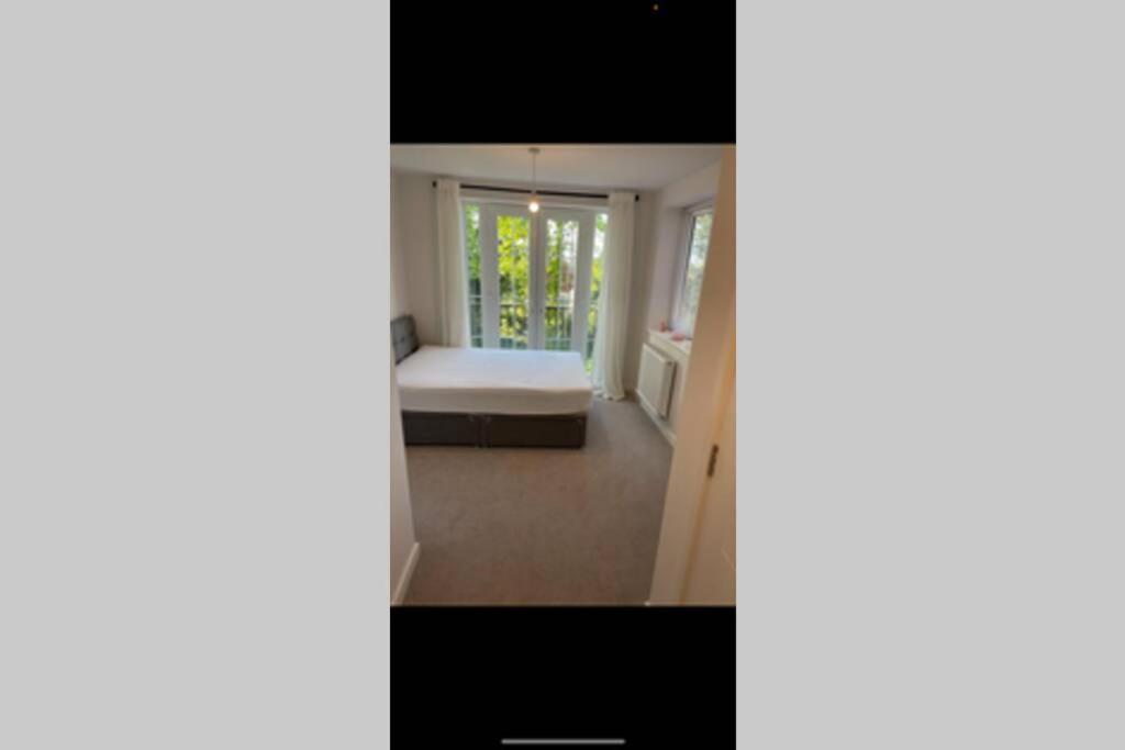 Croydon Gem Apartment - Fast train to the centre and free parking - Housity