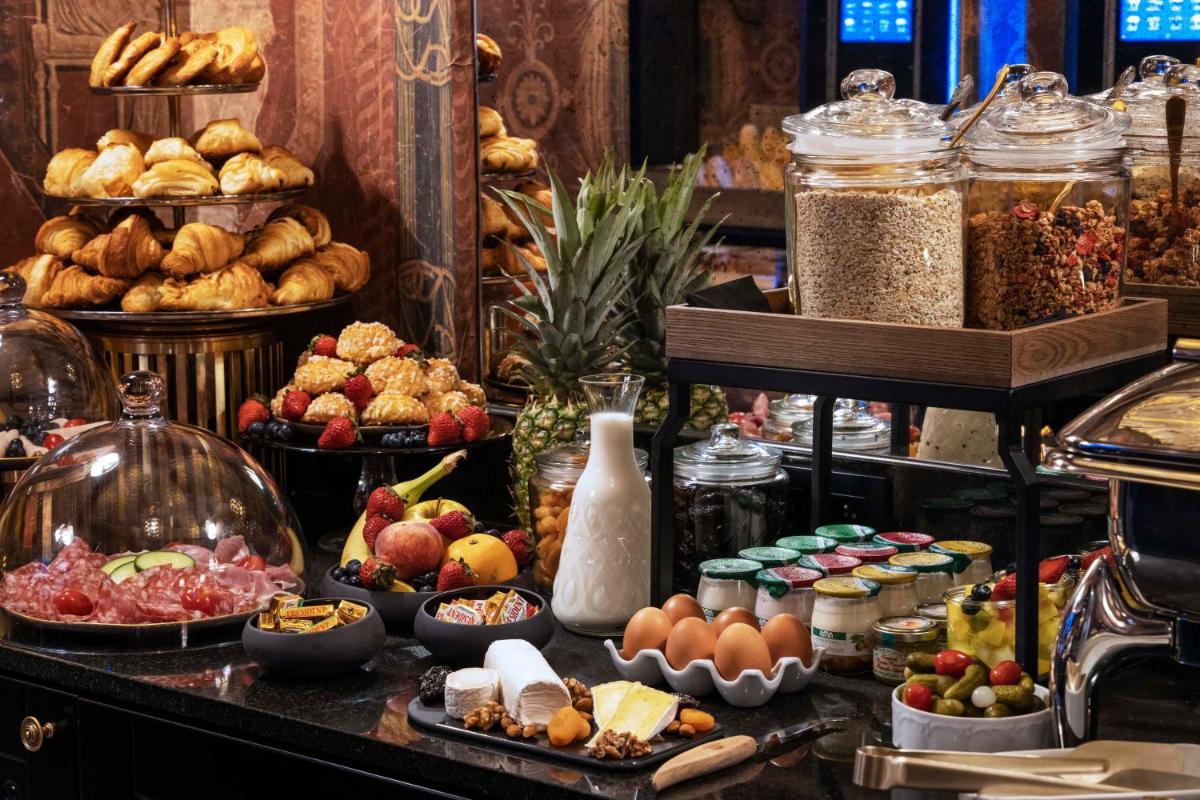 Nourriture dans l'hôtel ou à proximité