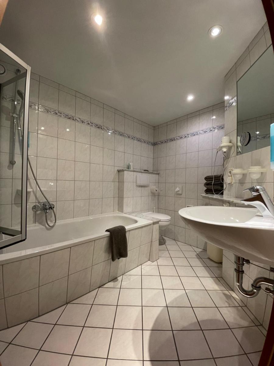 Hotel Bebra's Hessischer Hof - Housity
