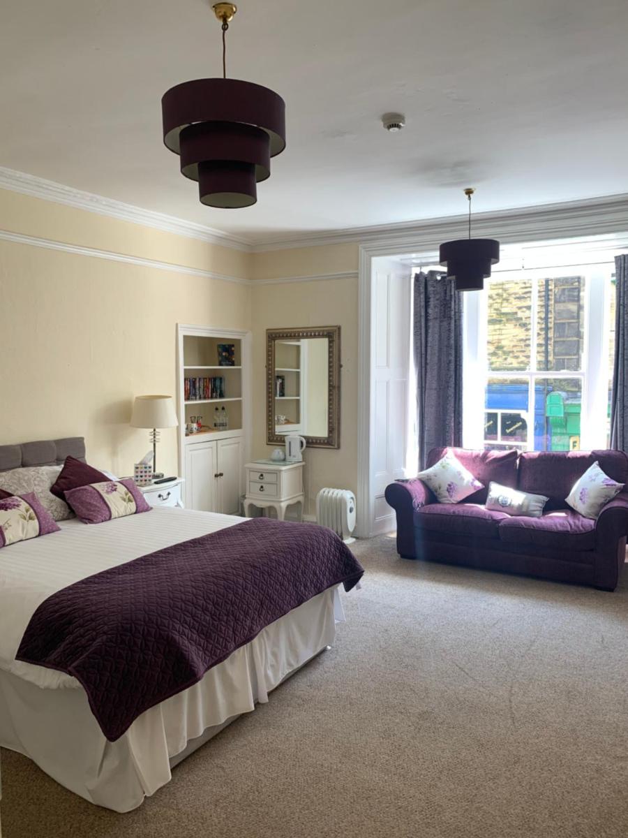 Crown Hotel - Housity