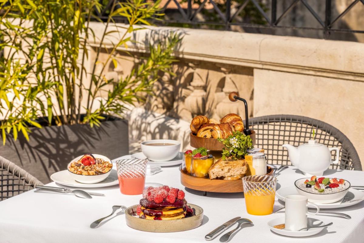 Nourriture dans l'hôtel ou à proximité