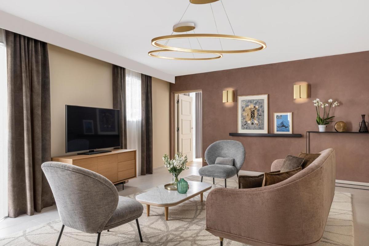 Télévision ou salle de divertissement dans l'établissement Maison Albar Hotels L’Imperator
