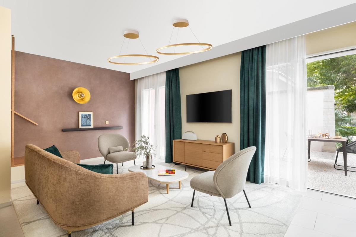 Télévision ou salle de divertissement dans l'établissement Maison Albar Hotels L’Imperator