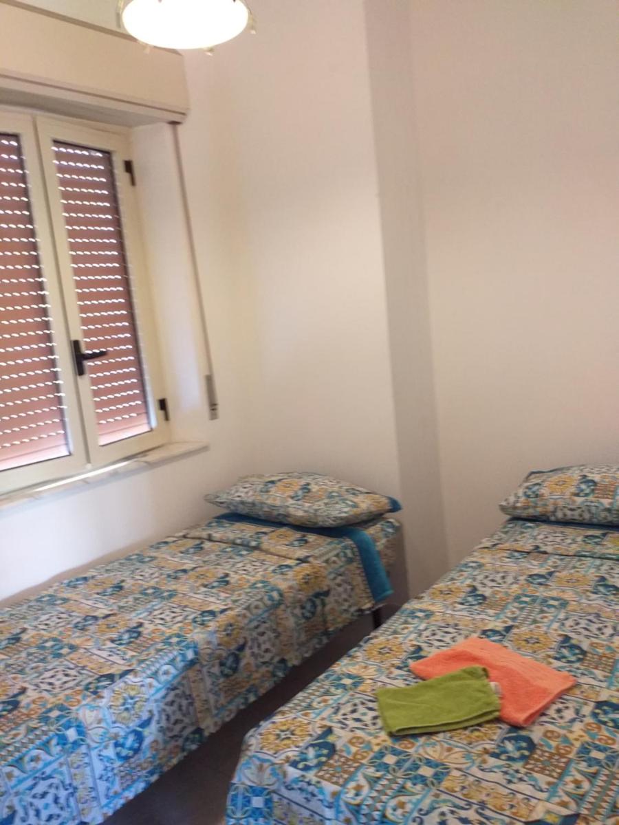 LA CASETTA IN CANADA' - SINGOLA ED INDIPENDENTE, comoda a pochi passi dal mare situata nel centro storico - Housity