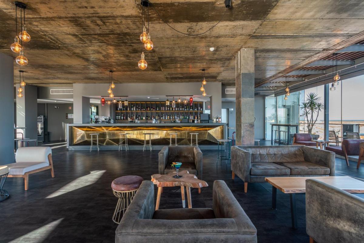 Uma área de estar em AP Maria Nova Lounge - Adults Friendly