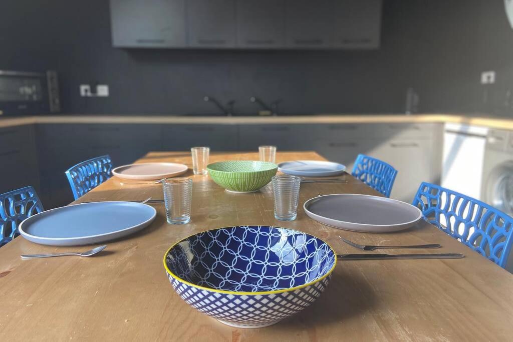 La Vie Est Belle - Housity