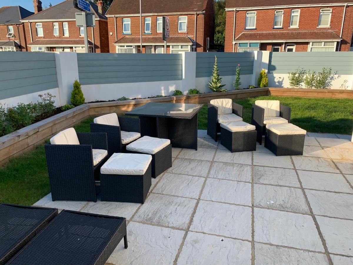 3 Bedroom Detached Beach House Poole - Housity