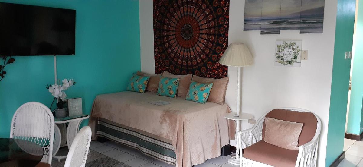 Cool's 1 bedroom Beach & Garden View - Housity
