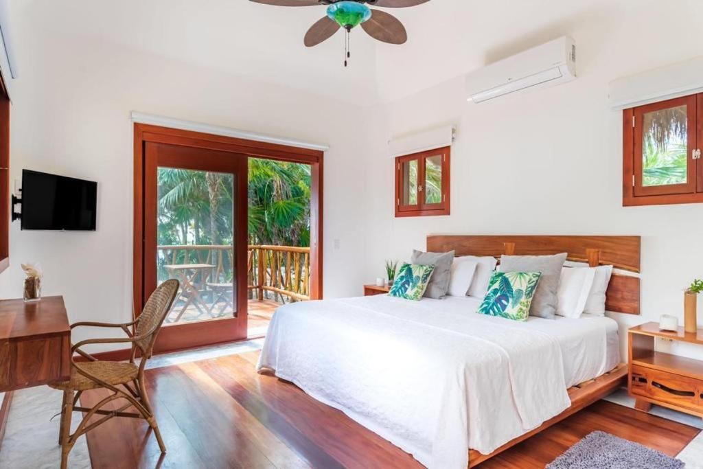 Suitetrails - Casa de Playa- All meals & transportation included