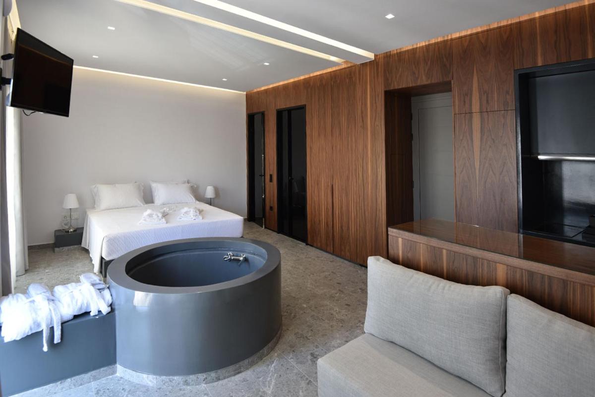 Rose n Stone, Queen, Luxury Houses - Housity