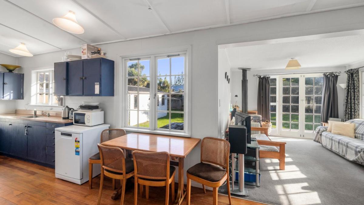The Little Blue Bach - Waikanae Beach Holiday Home - Housity