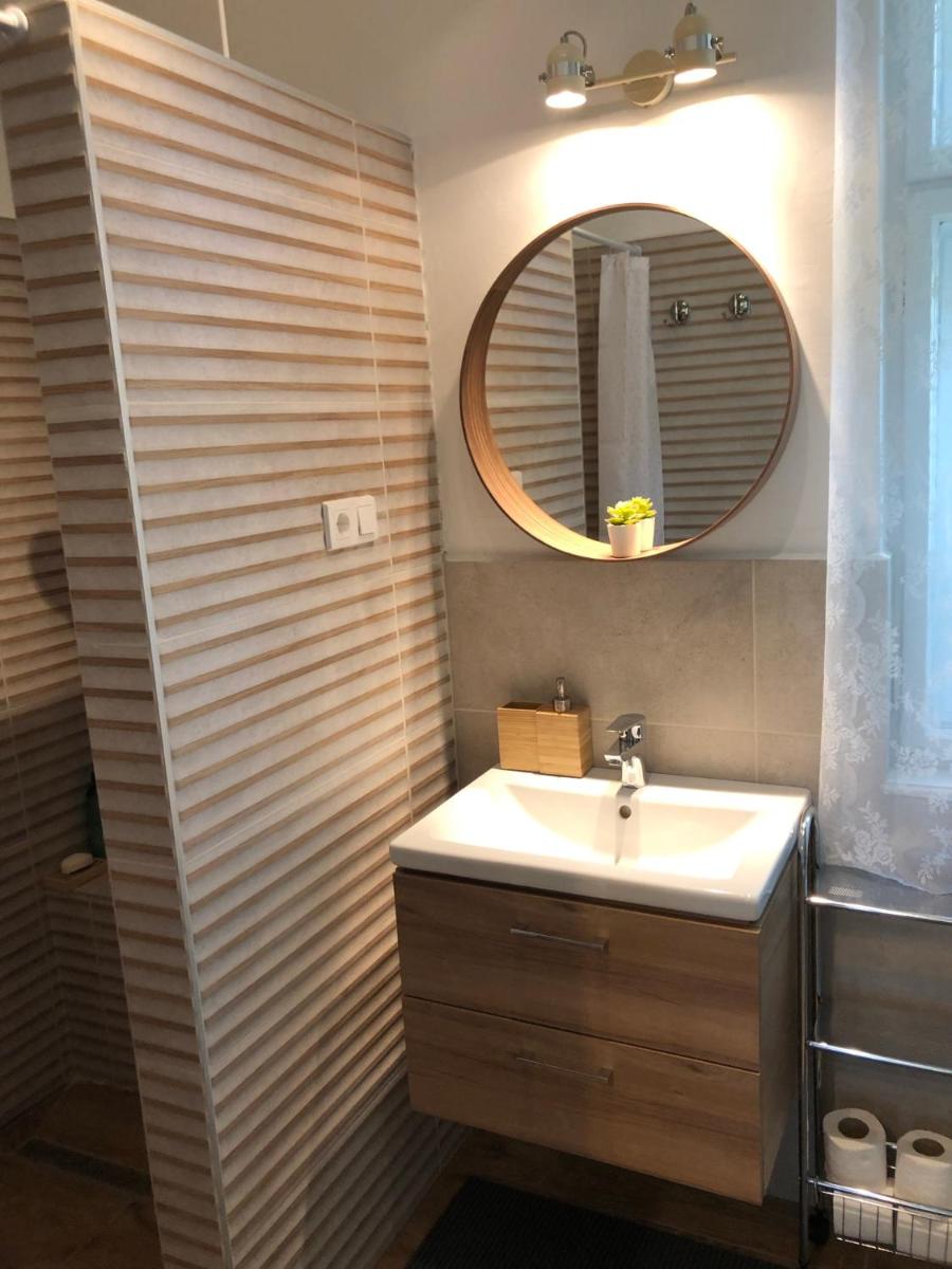 Cseri Porta Kisház - Housity