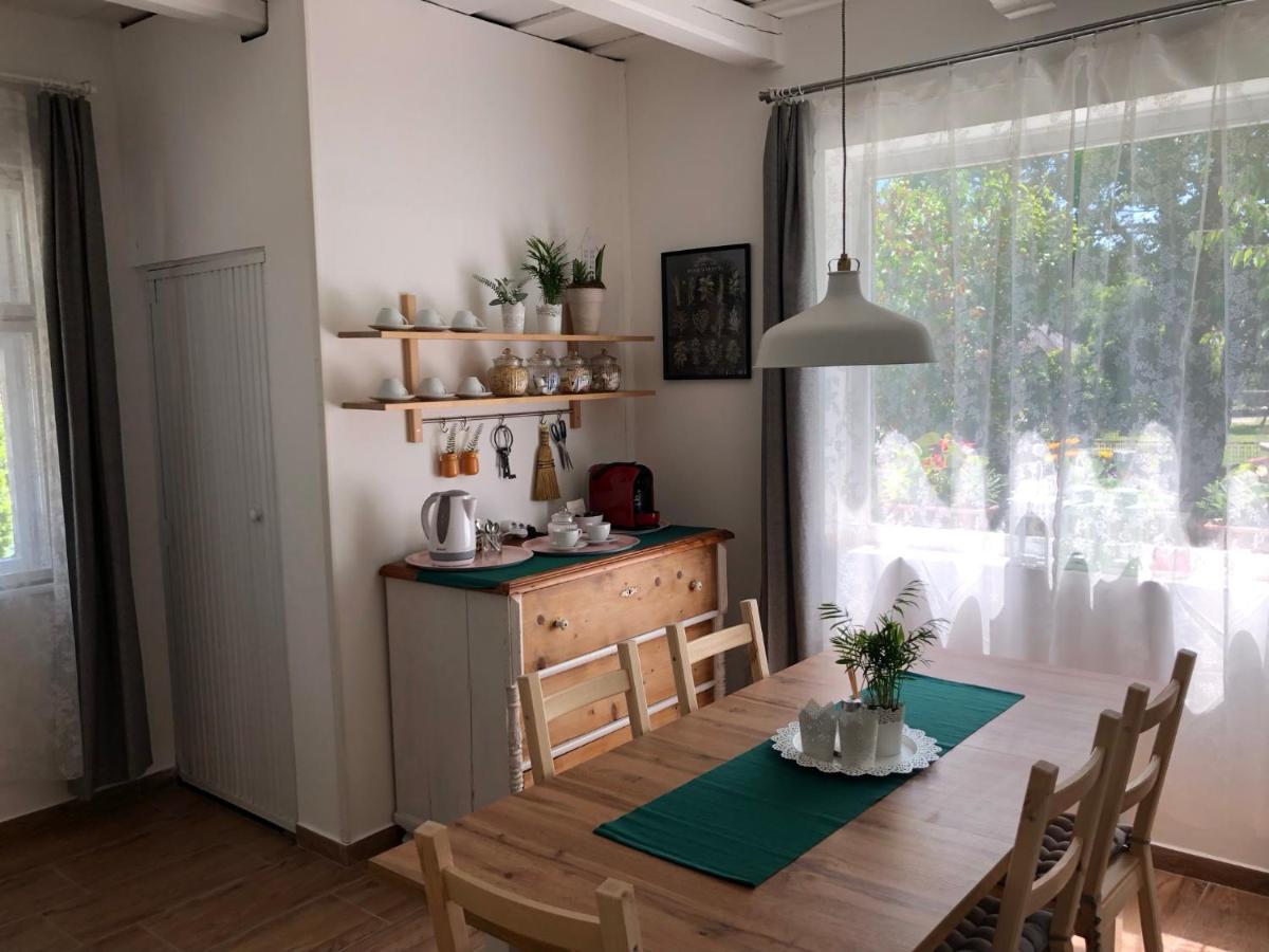 Cseri Porta Kisház - Housity