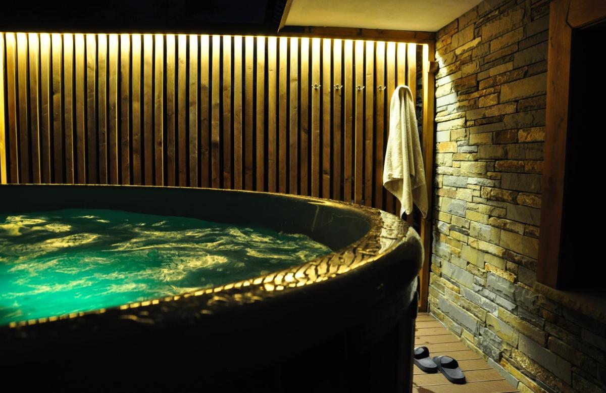 WIlla JODŁA JACUZZI&SAUNA - Housity