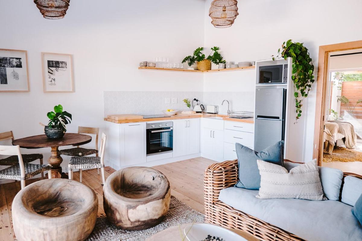 Skoon Seaside Accommodation - Housity