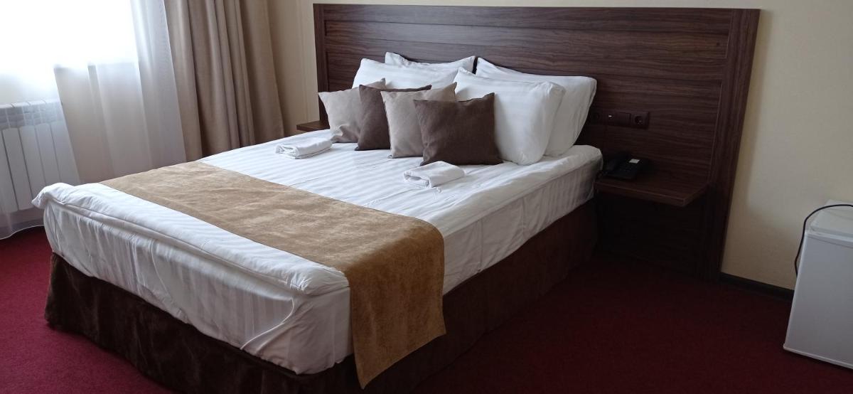 MEGA-HOTEL - Housity