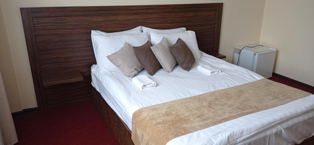MEGA-HOTEL - Housity