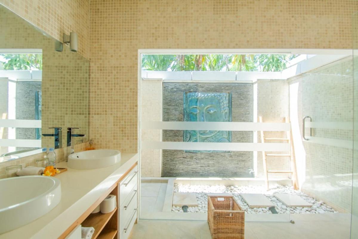 Deep Blue Villa Umeanyar - Housity