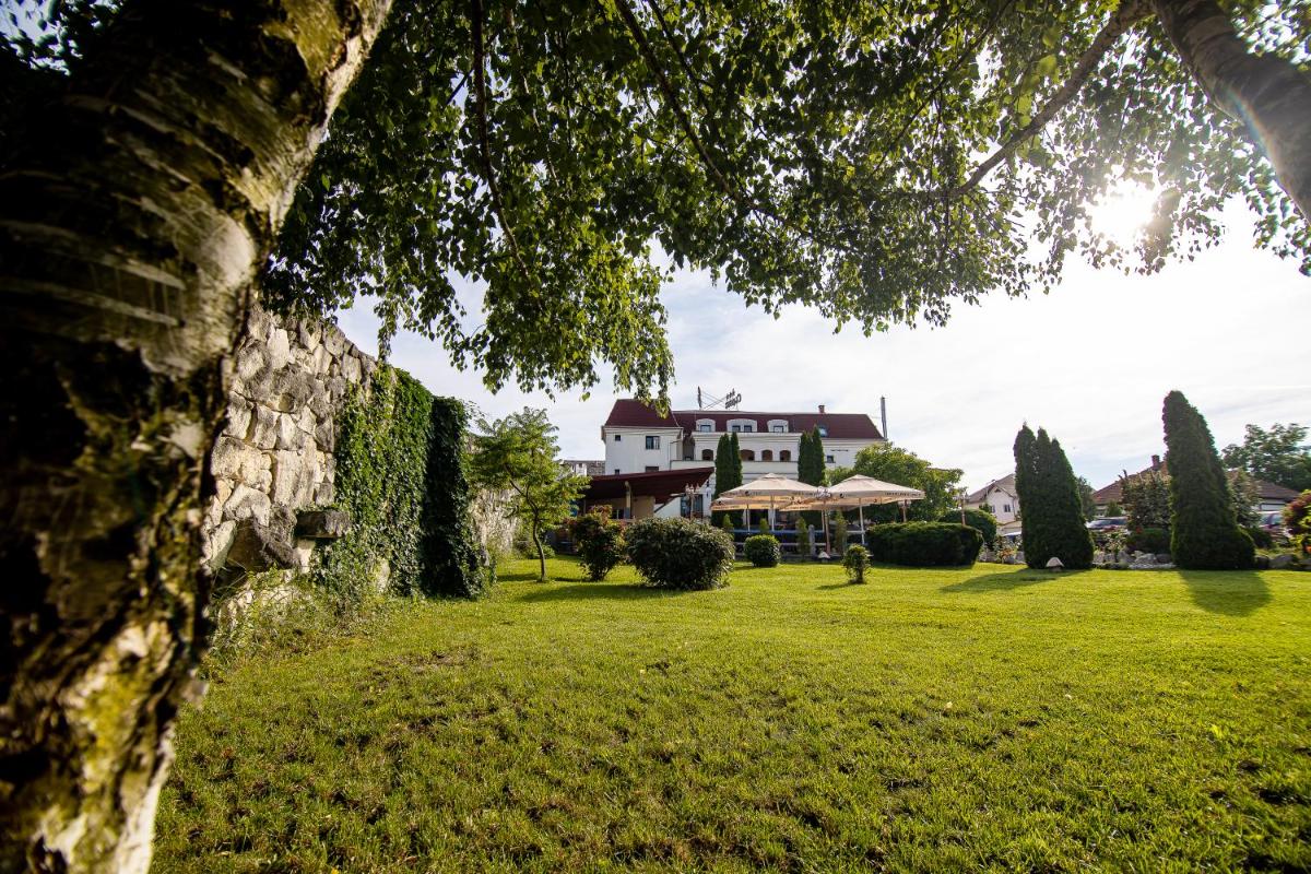 Hotel Clasic - Housity