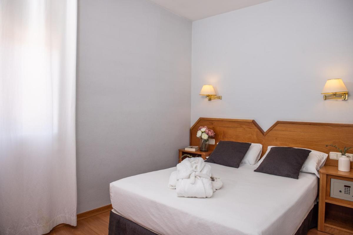 Cama o camas de una habitación en RVHotels Broquetas Spa Termal