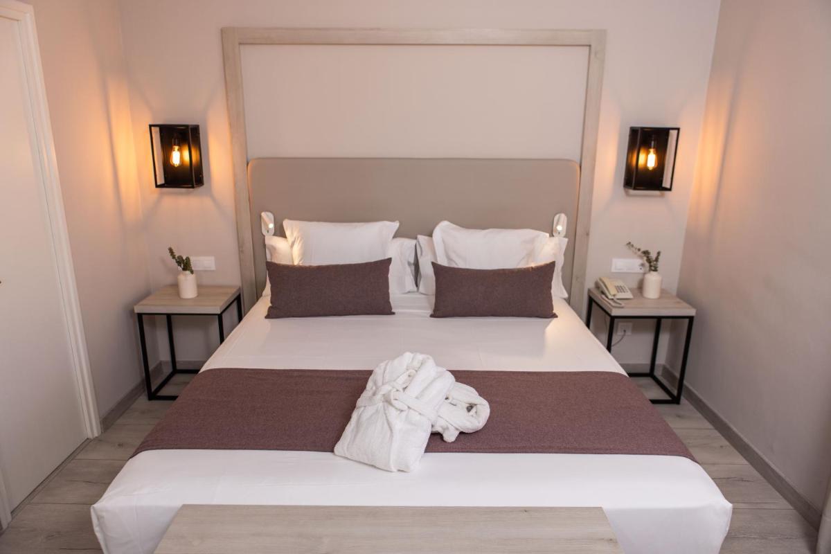 Cama o camas de una habitación en RVHotels Broquetas Spa Termal