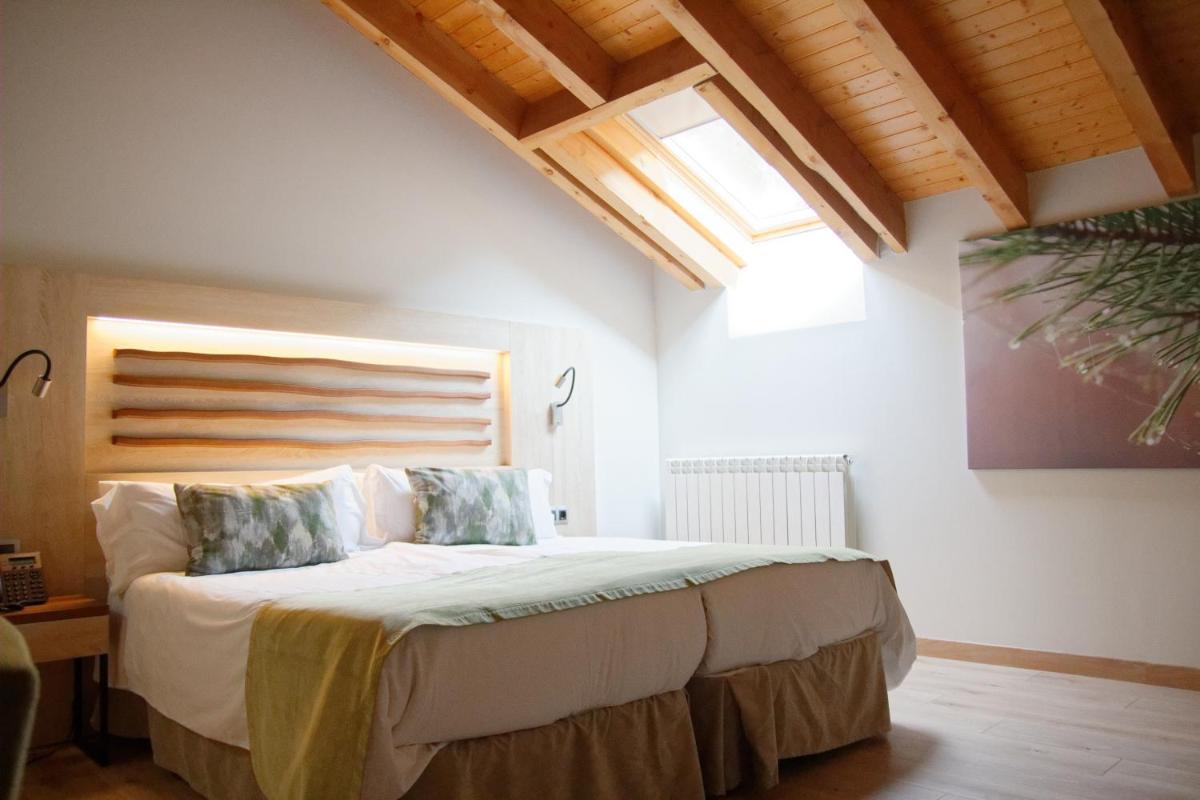 Cama o camas de una habitación en Hotel Rural Las Montañas de Pumar