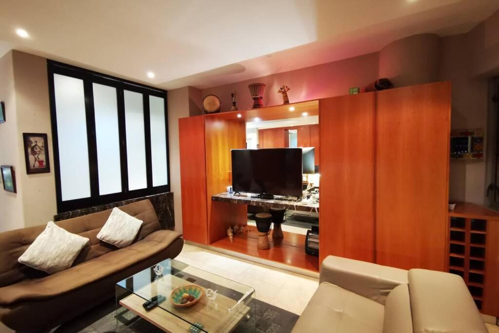 1507-Amazing views & Unique Joburg CBD Luxury - Housity