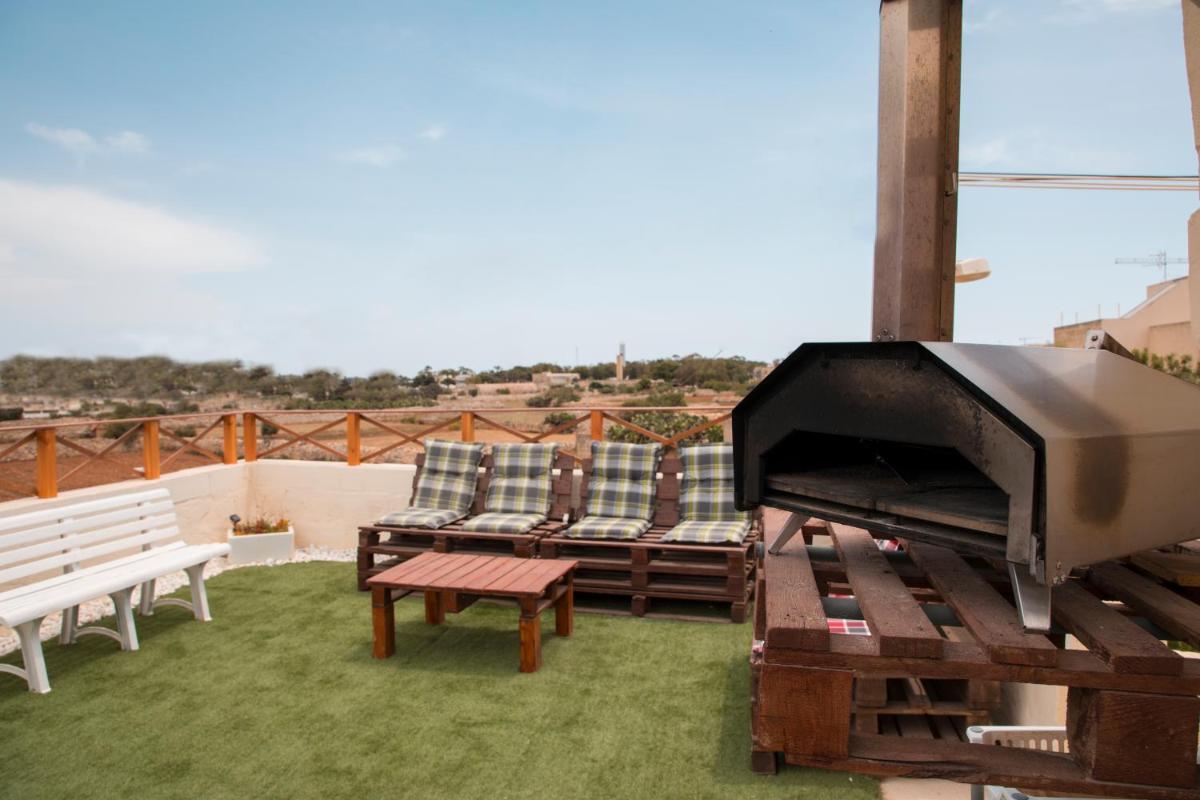 Tal-Karmnu Entire house with private heated pool and jacuzzi - Housity