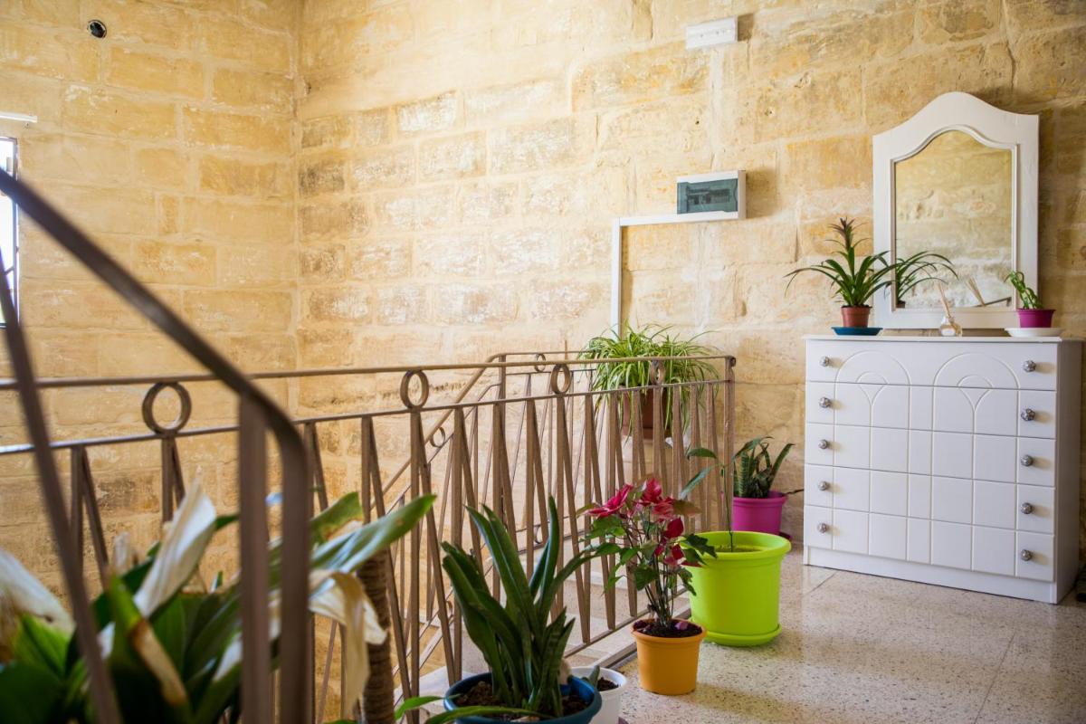 Tal-Karmnu Entire house with private heated pool and jacuzzi - Housity