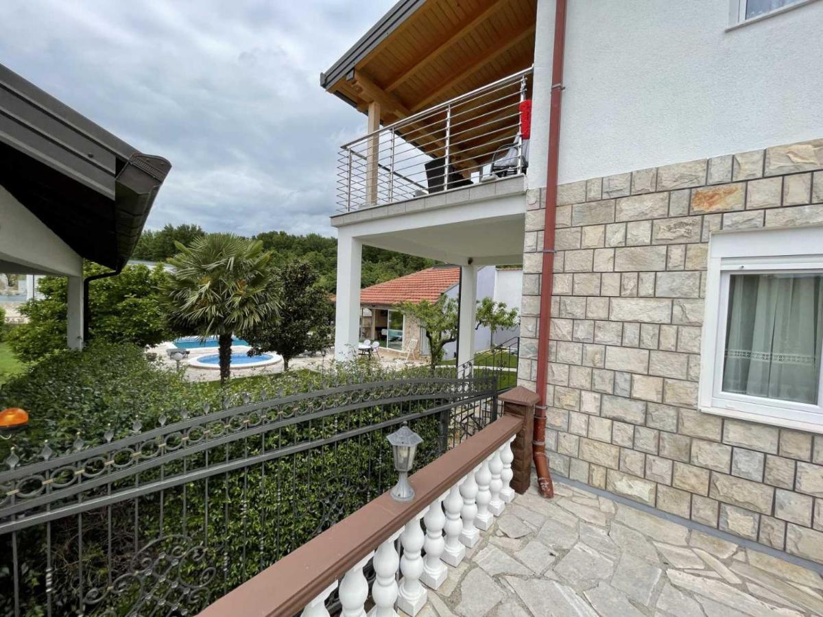 Sunny Apartment with swimming pool Stolac - Housity