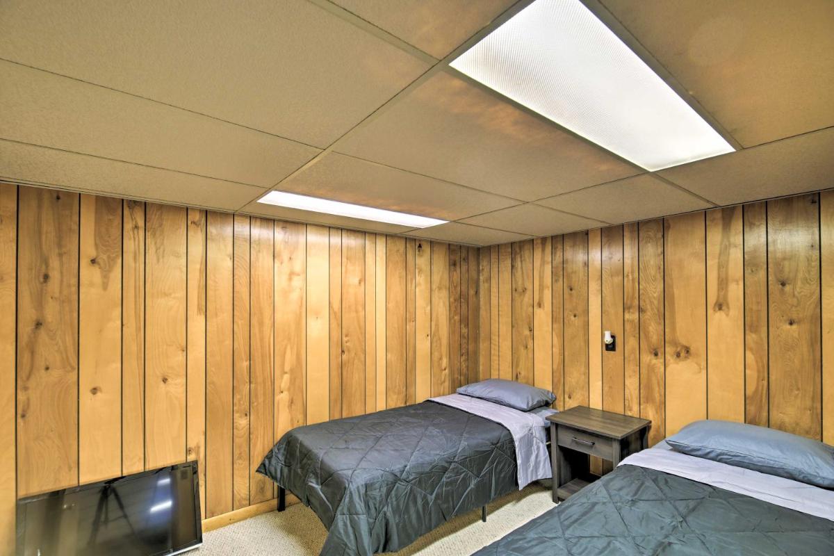 Bluefield Retreat with Pool Table Near Parks! - Housity