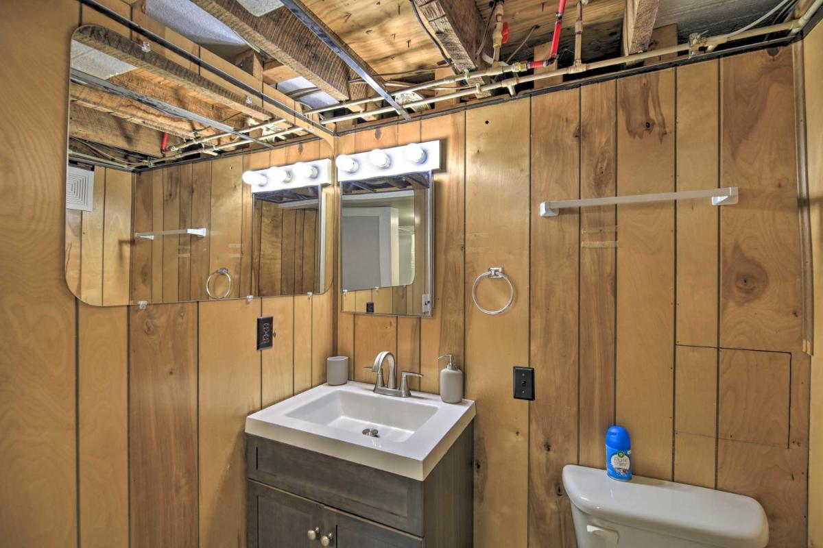 Bluefield Retreat with Pool Table Near Parks! - Housity