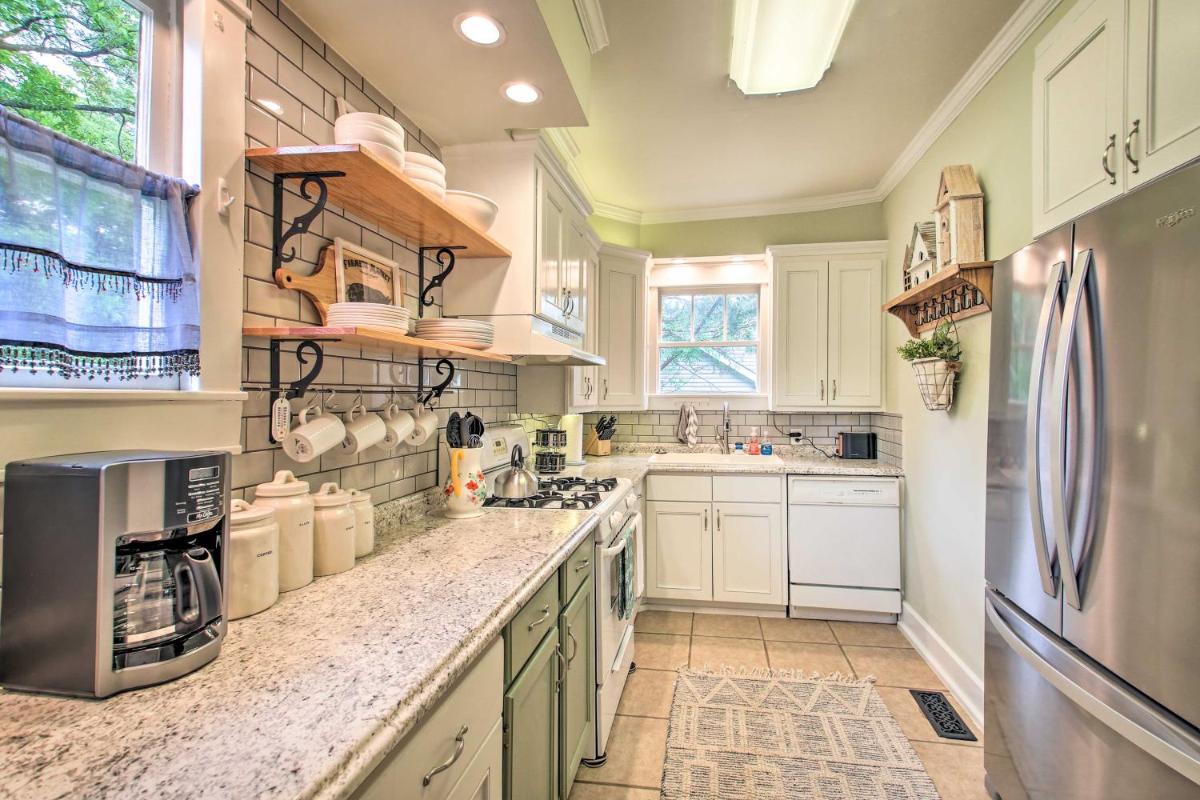 1/2 Mi to Hot Springs Nat\'l Park: Cottage w/ Patio - Housity