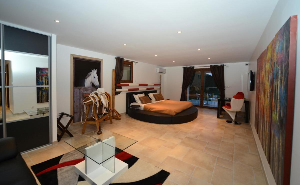 Domaine de la Garde - Housity